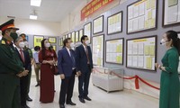 “越南的长沙和黄沙——历史和法理证据” 地图资料流动展在广治省举行
