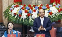 越南国家主席阮春福会见宣光省少数民族威望人士代表团