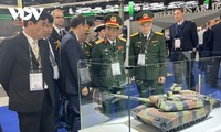 越南代表团参加法国巴黎国防军警防务展览会，促进越法防务合作