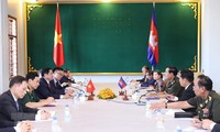 越南和柬埔寨在国际和地区论坛上互相支持