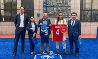 越南与法国加强足球发展合作