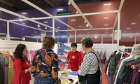 在法国推广越南纺织品服装