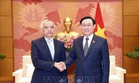 越南国会愿与老挝分享经验