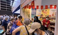 在中国香港美食博览会上介绍越南特产