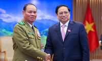 越南政府总理范明政会见老挝副总理兼公安部长