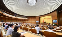 越南第十五届国会第四次会议进入第四周：讨论反腐问题
