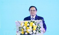 越南政府总理范明政出席南部石油化工综合区部分项目落成典礼