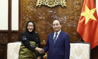 越南国家主席阮春福会见阿塞拜疆和文莱驻越大使