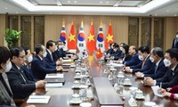 越韩重申维护东海和平、稳定、航行与飞越自由与安全的重要性