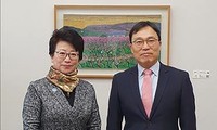 韩国希望加强中日韩三方关系