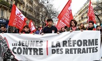 法国参议院通过有争议的养老金改革提案