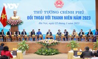 越南政府总理范明政鼓励越南青年发挥“五先锋”​精神
