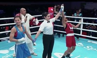 越南女运动员阮氏心在世界女子拳击锦标赛上获得银牌