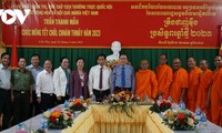 国会常务副主席陈青敏造访芹苴市并向高棉族同胞致以传统新年祝福