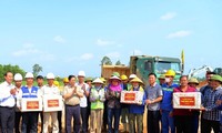 越南政府总理范明政：确保北南高速公路子项目质量和进度