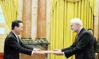 越南国家主席武文赏会见来越履新的各国大使