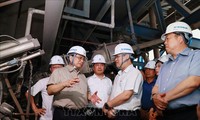 越南政府总理范明政视察电力生产供应和电煤开采情况