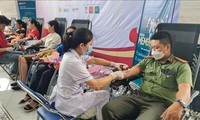 “边疆之红”无偿献血节表彰无偿献血运动先进典型
