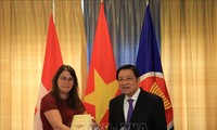 越南共产党代表团对瑞士进行工作访问