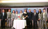2023年国际足联女子世界杯东道主驻越大使馆代表与越南女足见面