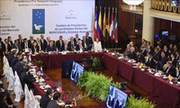 欧盟和拉共体峰会开幕