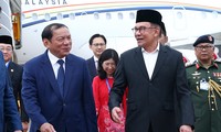 马来西亚总理抵达河内 开始对越南进行正式访问