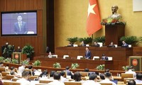 越南国会常委会第25次会议：开始质询活动