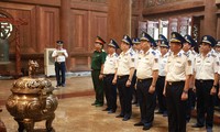 越南海上警察司令部在K9遗迹区上香缅怀胡志明主席
