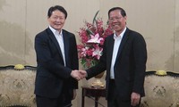 越南胡志明市领导会见中国全国党建研究会会长李智勇