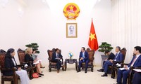 越南政府副总理陈红河会见美国沃尔玛公司副总裁