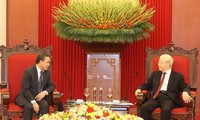 越共中央总书记阮富仲会见老挝驻越南大使