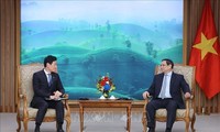 越南政府总理范明政会见日本经济产业大臣西村康稔