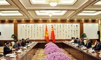 加强越南共产党与中国共产党的合作