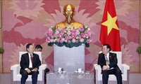 王庭惠会见老挝国会副主席扎伦