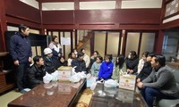 日本地震：越南驻日大使馆派工作代表团看望慰问越南公民