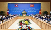 范明政与老挝总理共同主持越老政府间委员会会议