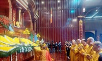 越南多地纷纷举行春季庙会