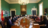 越南外长裴青山会见爱尔兰参众两院议长