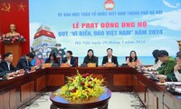 河内市在2024年越南海洋岛屿基金募捐活动启动仪式上筹资近400亿越盾