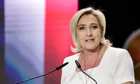 法国右翼领导人出人意料地支持与极右翼结盟