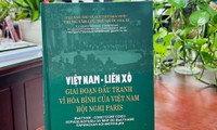 《越南-苏联：争取越南和平的斗争阶段。巴黎会议》一书发布