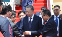 国家主席苏林抵达金边 开始对柬埔寨进行国事访问