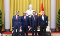 国家主席苏林会见突厥语国家组织成员国大使