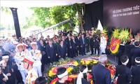 越共中央总书记阮富仲安葬仪式举行
