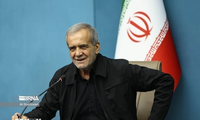 伊朗新总统马苏德·佩泽什基安宣誓就职
