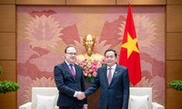越南国会主席陈青敏会见俄罗斯驻越大使根纳季·贝兹德科
