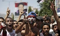 Demonstran Yaman menuntut reformasi tentara