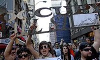 Demonstrasi memperingati setengah tahun meledaknya gerakan “The Occupy Wall Street"