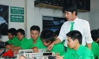 Membangun sistim penilaian dan pemberian Sertifikat tentang Kemampuan Profesi Nasional di Vietnam