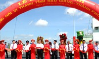 Peresmian proyek jalan penyambung Vi Thanh provinsi Hau Giang dan kota Can Tho